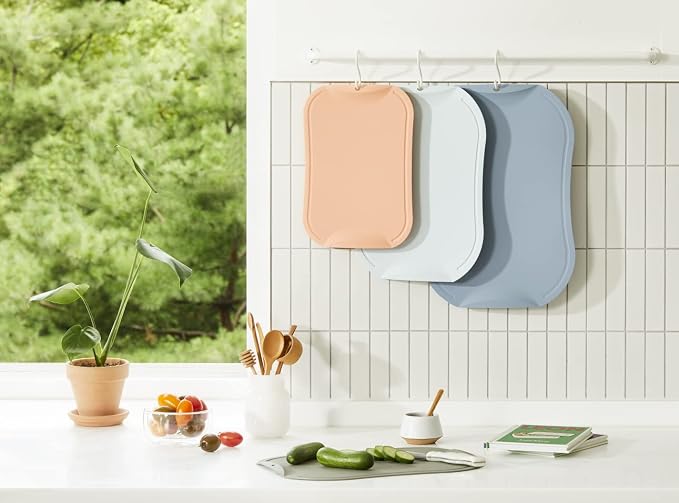 doblé Non-Scratch Flexible Cutting Board for Chopping, Scratch Free Juice Grooves with Easy Grip Handle, Non-Slip Dishwasher Safe for Kitchen (Large (15.6" x 10.7"), Green) - Image 3
