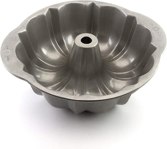 USA Pan Bakeware Nonstick Fluted Tube Cake Pan, Aluminized Steel 10-Inch by USAPan