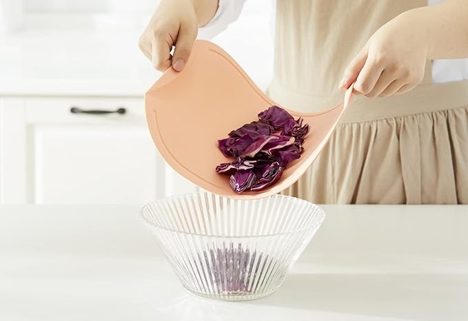 doblé Non-Scratch Flexible Cutting Board for Chopping, Scratch Free Juice Grooves with Easy Grip Handle, Non-Slip Dishwasher Safe for Kitchen (Medium (13.5" x 9.3"), Red) - Image 3