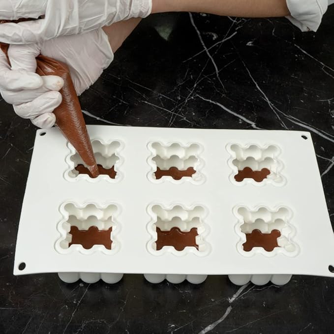 Restaurantware Pastry Tek Silicone Bubble Cube Baking Mold - 6-Compartment - 10 count box