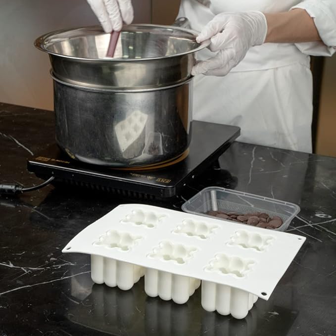 Restaurantware Pastry Tek Silicone Bubble Cube Baking Mold - 6-Compartment - 10 count box