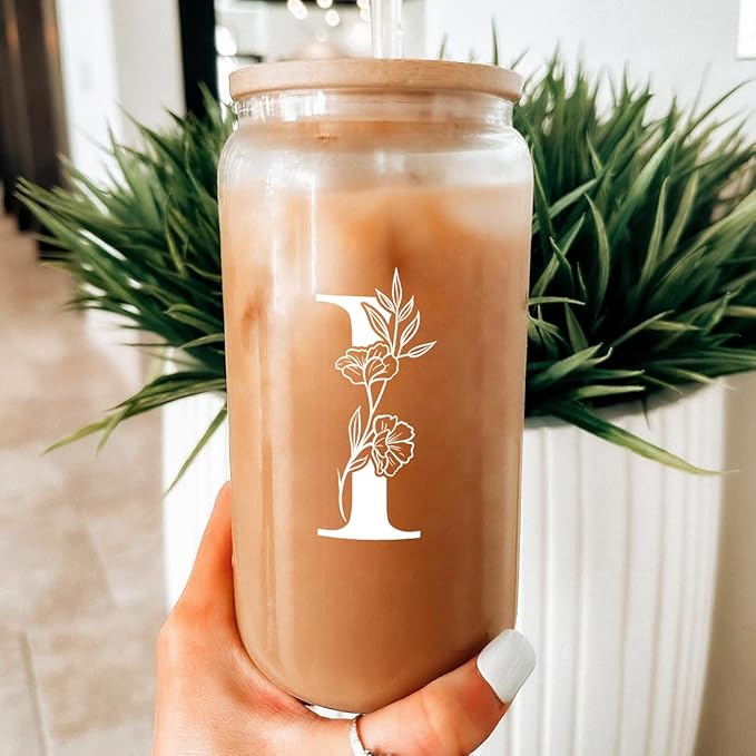 SANDJEST Monogrammed Gifts for Women - Monogram I Initial Glass Cup 16 Oz Can Coffee Cups with Lid and Straw - Monogram Initials Gifts for Womens on Birthday