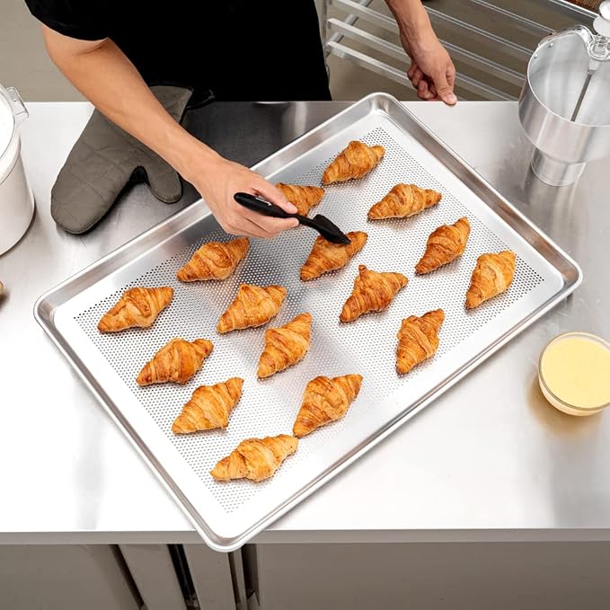 Restaurantware Met Lux 26 x 18 x 1 Inch Baking Sheet Pan 1 Perforated High Temp Baking Sheet - Full-Size Freezable Silver Aluminum Potato Chip Baking Tray Dishwasher-Friendly - Image 4