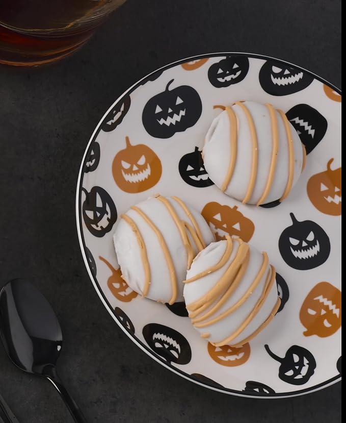 Oneida Vintro Halloween 4-Piece Accent Plates, Appetizer Plate Set for 4 | porcelain, hand wash recommended | also great as a halloween dessert plate for salad or bread, microwave safe - Image 9