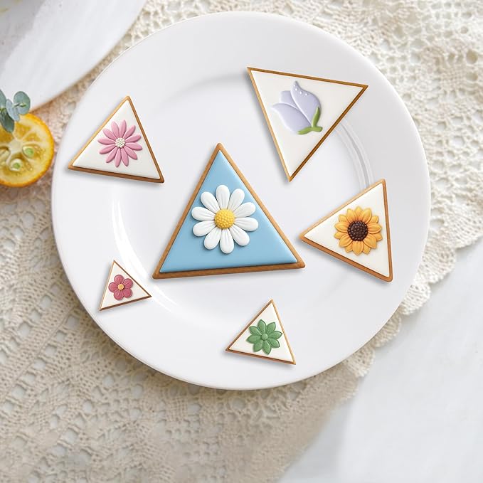 6PCS Triangle Cookie Cutter Set, Stainless Steel Kitchen Baking Supplies, for Biscuit, Homemade Cookies, Cake Decorating, Geometric Cookie Cutter, (1.5", 2", 2.5", 3", 3.5", 4"), Triangle