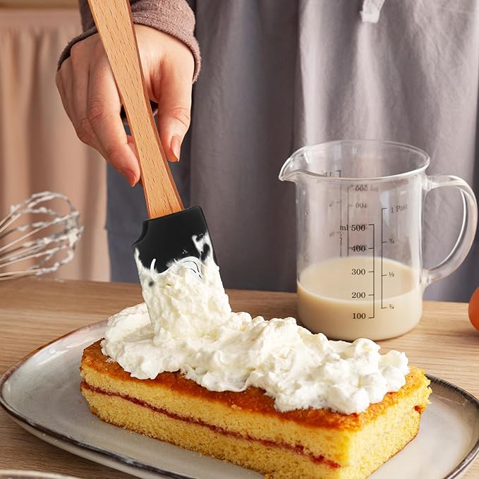 Silicone Cake Icing Spatula Set Wooden Handle Non-Stick Surface Halloween Baking Tools Kitchen Utensils for Home and Bakery (Ghost Pumpkin Spider Pattern)