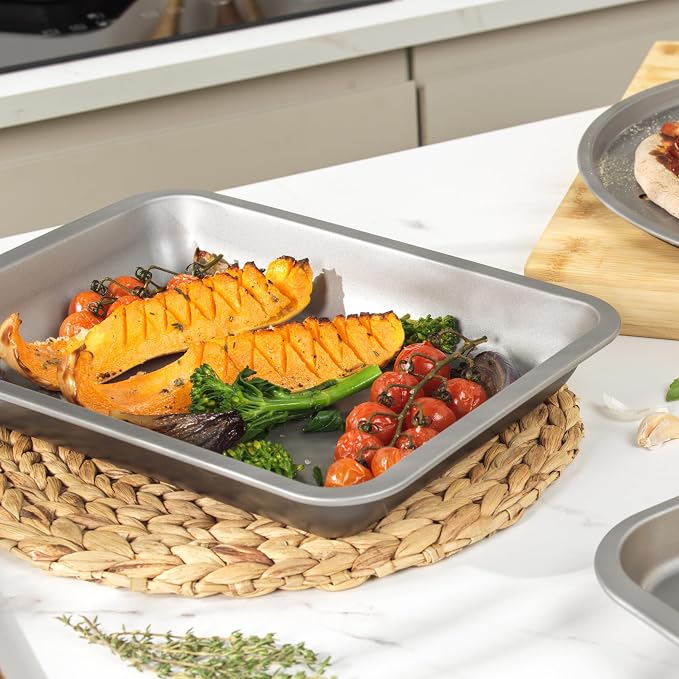 Salter Essentials Roasting Tray 36 Cm, Carbon Steel, Non Stick | Rectangular shape, PFOA free coating, dishwasher safe, made in the UK, silver interior with grey exterior - Image 4