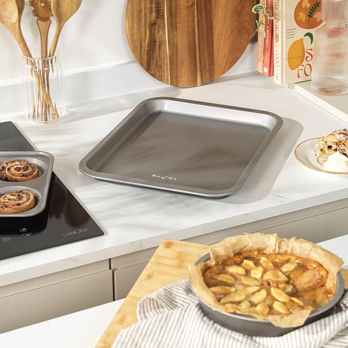 Salter Essentials 41 cm Baking Tray – Non-Stick Coating, Rectangular Oven Sheet, Dishwasher Safe, Easy to Clean, Made in The UK, Durable Chip/Cookie Tray, Lightweight, PFOA-Free, BW13667 | Carbon Steel Construction, PFOA-Free Coating, Dishwasher Safe, ... - Image 8