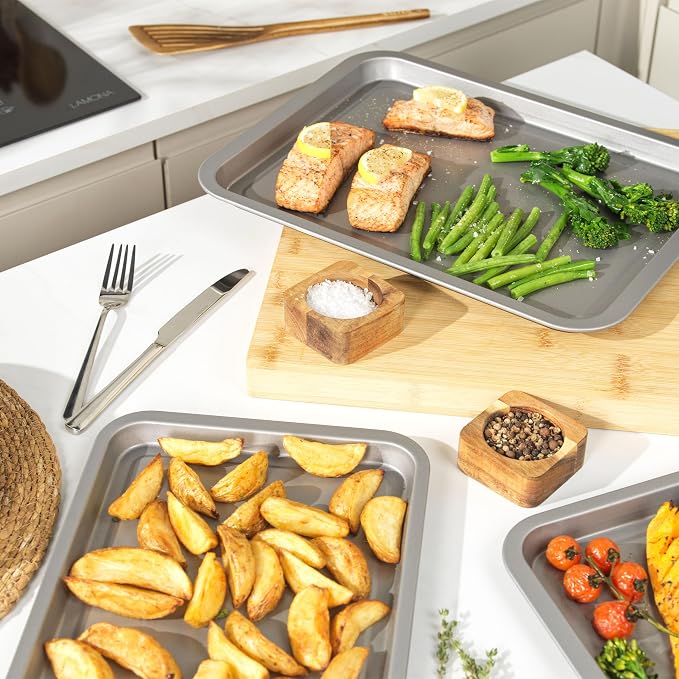 Salter Essentials Baking Tray Set, 3 Pack 31/35/39 Cm | Carbon Steel, Non-Stick Coating, PFOA-Free, Dishwasher Safe, Stackable Design, Made In The UK, For Pastry And Cookies - Image 4